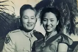 钻进被窝，一把搂过妻子，妻子却从屏风后钻出，笑嘻嘻：别生气图片