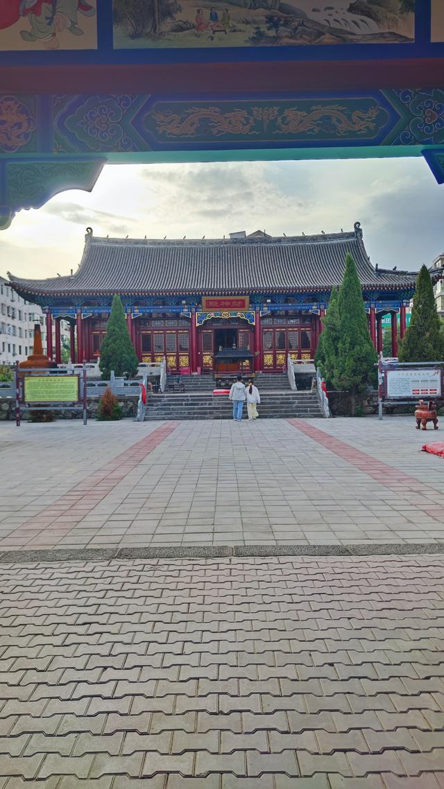 来包头的第三天，本想去看看黄河，没去成，附近转了转