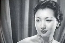 日本女子给麦克阿瑟一个媚眼，他就不顾美国的妻子，陷入温柔乡图片
