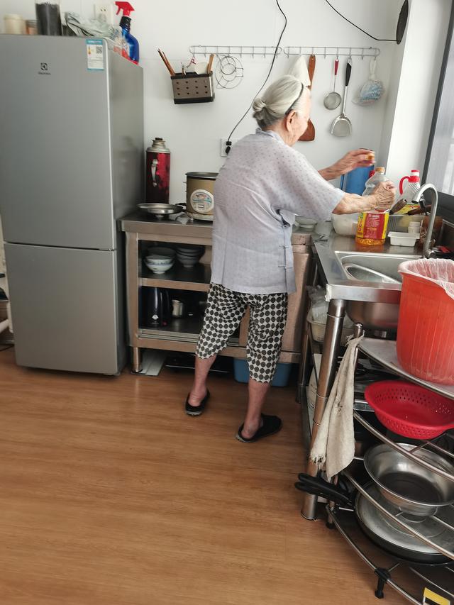 你是如何照顾高龄老人的