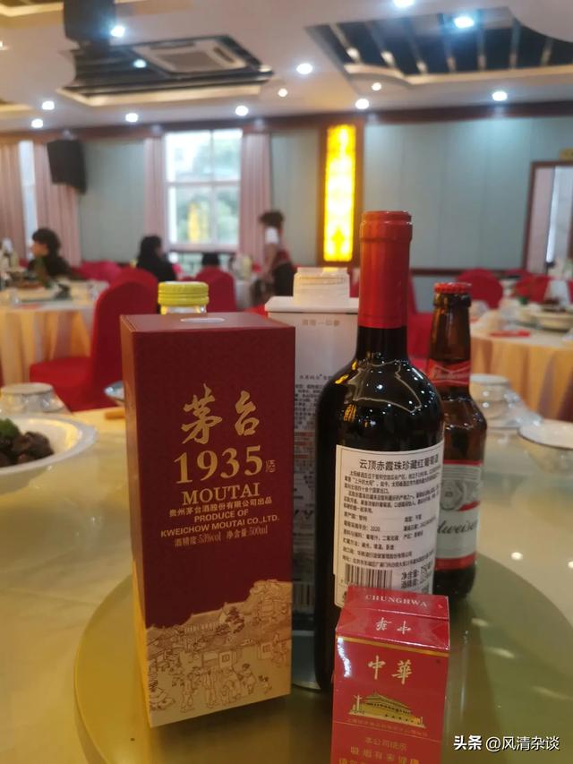 吃席拿走未开封烟酒合适吗