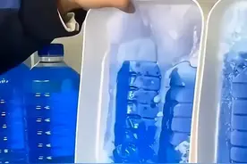 汽车玻璃水冻住了怎么办😣 汽车玻璃水冻了不要急，一...图片