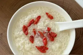 终于意识到吃酒酿的好处，老妈每天来一碗，脸色红润气色好！图片