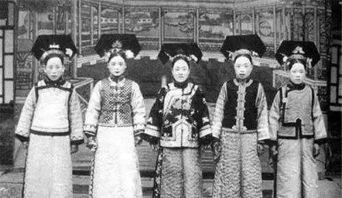为什么清朝的格格大多数生不出来孩子？专家说：生得出来才怪！