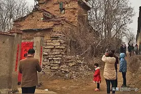 55岁精神病患者，徒手盖起一座“七层小楼”，弟弟回来娶媳妇了图片