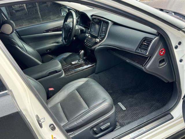 以下是关于14代皇冠的一些信息： • 历史