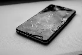 手机屏幕脏了用它擦，一个月不留手指印不落灰图片