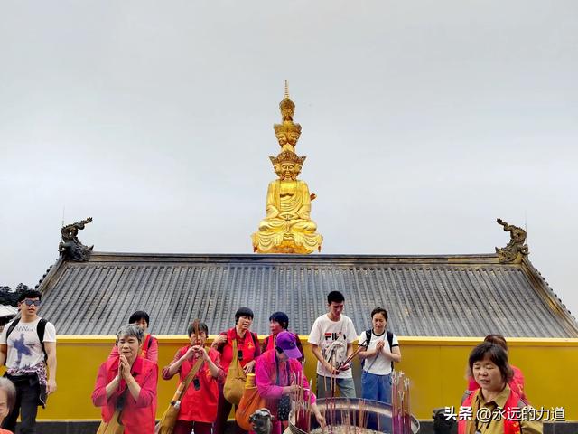 峨眉山金顶·华藏寺