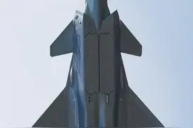 歼20与F22战斗机谁更牛！图片