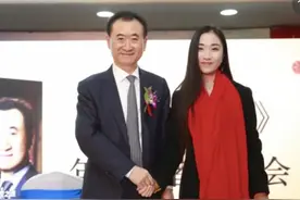 王健林和他的女秘书 王健林带年薪100万的漂亮女秘...图片