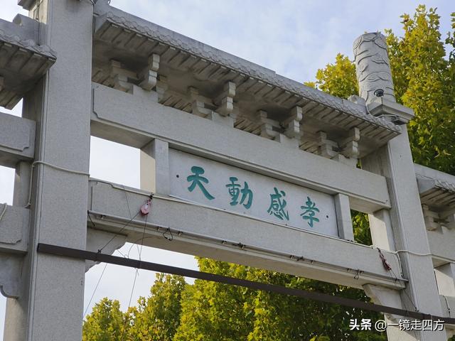 在“天仙配”传说的故事发生地孝感，建有一座“凤凰天仙城”