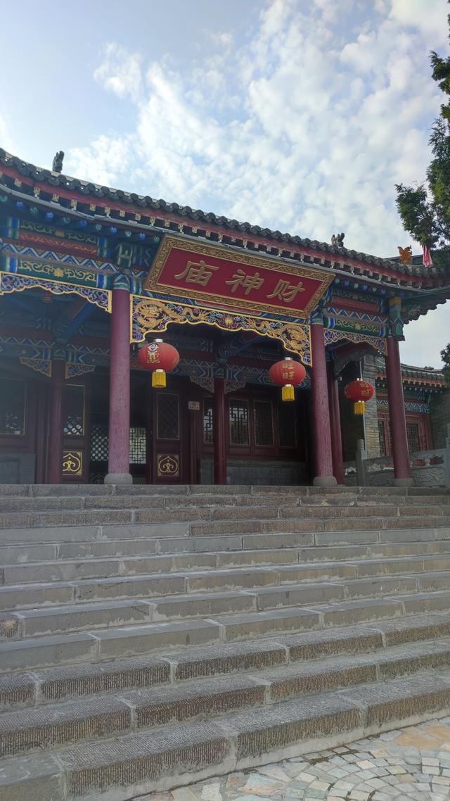来包头的第三天，本想去看看黄河，没去成，附近转了转