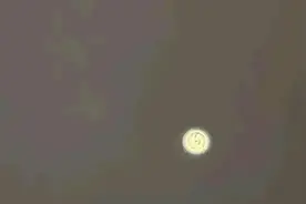 快看！ 天津夜空现神秘光影：外星人降临还是自然奇观！图片