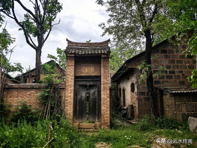 蓝田这村子人才济济，当朝正三品官员都不算啥，有传承就是不一样