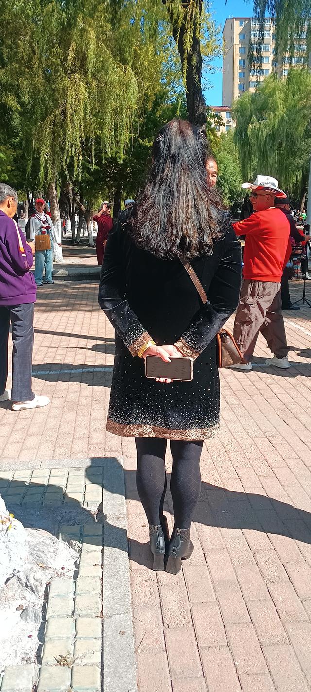 晚秋你穿什么衣服出门