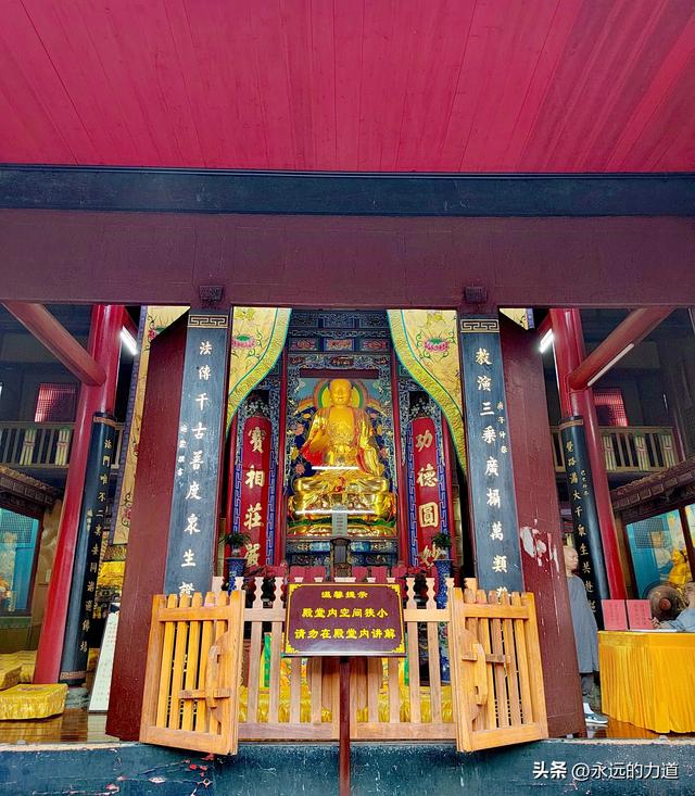 报国寺，从尘世走向净土的起点