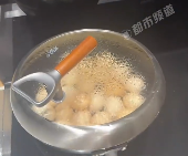 女子嫌脏用水洗48个鸡蛋后崩溃