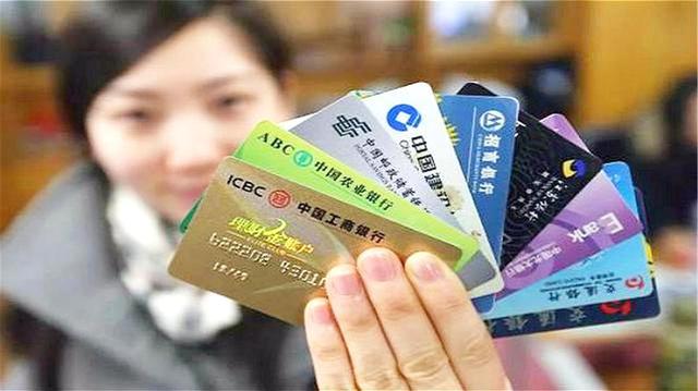 银行卡放着一直没用，也没有去注销，多年后会欠银行钱吗？