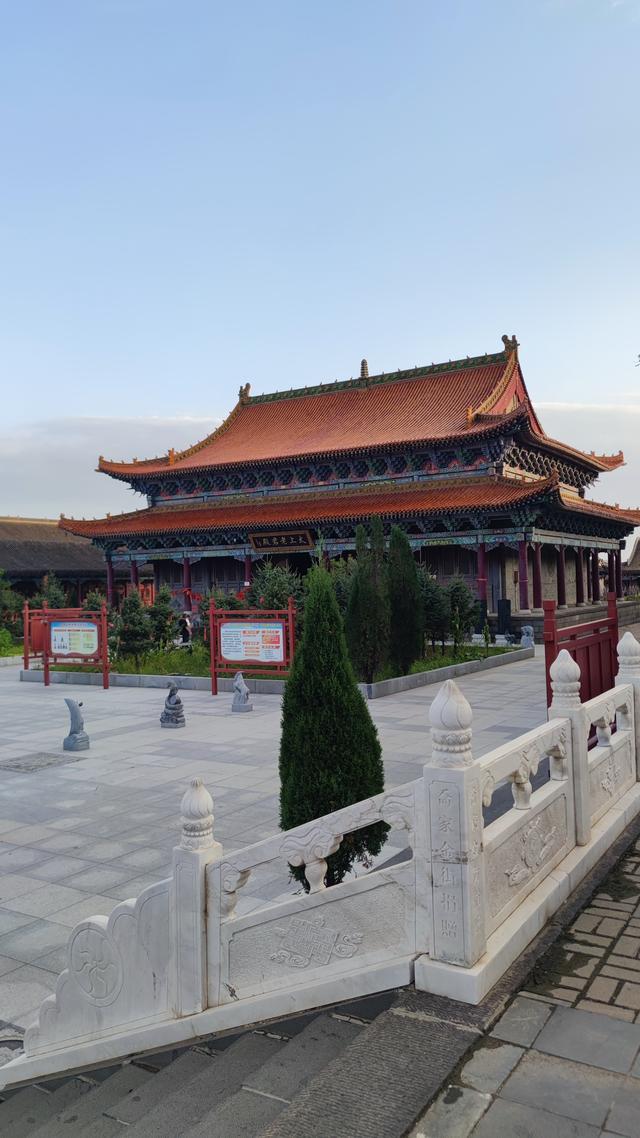 来包头的第三天，本想去看看黄河，没去成，附近转了转