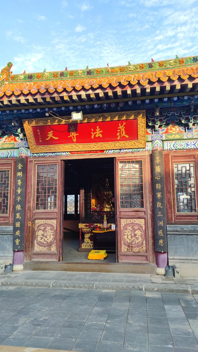 来包头的第三天，本想去看看黄河，没去成，附近转了转