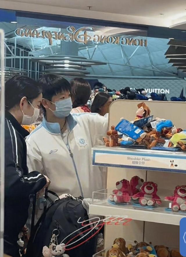 女孩子逛玩偶店会挑花眼吗