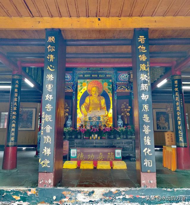 报国寺，从尘世走向净土的起点