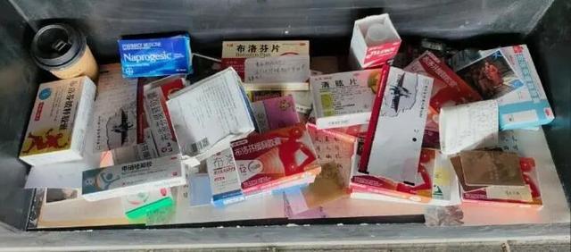 失去差评榜首的《三国杀》，却又成为纪念名人的抽象贡品？