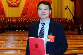 人民代表欧阳华提议：鼓励农民自主翻建住房，说到农民心坎里去了图片