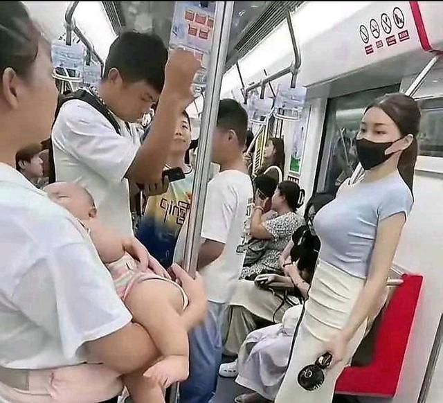 地铁上你会给带娃乘客让座吗