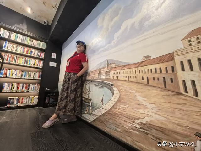 南沙游艇会里的灯塔图书馆