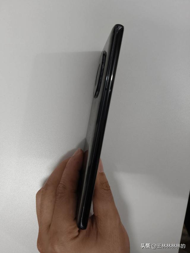华为Mate 40 Pro有首发到现在还在用的伙伴吗？
