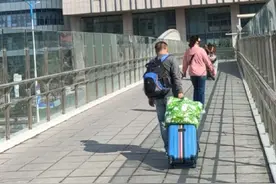 网友诸君，克非老头又走了，在山东青岛逗留12天图片