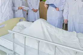 “别小看肚子疼，可能是癌症早期的信号！”图片