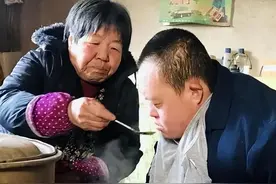 2017年，广东83岁老太亲手杀死儿子，哭道：我实在是养不动他了图片