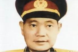 东江纵队司令员曾生的题词，端庄浑厚，十分惊艳，超越一般书法家图片