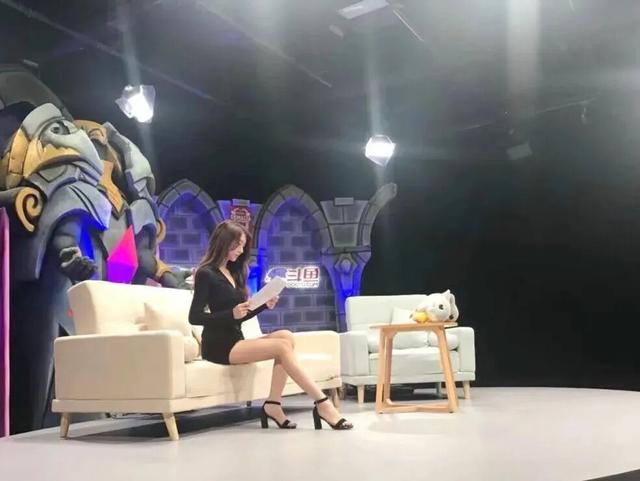 哇！顶级美女主播！这腿，这黄金比例，真不是吹的！