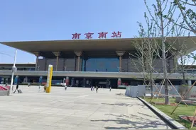 南京南站发出的最早一趟高铁是6点11分，最晚一趟高铁是22点39分图片