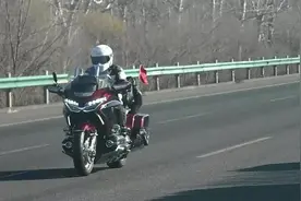 近日有摩友，从江西省境内上了高速，但在高速上无法加油图片