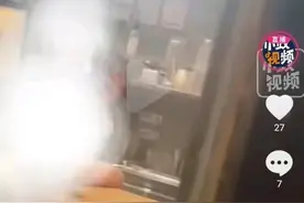 不雅！重庆一家女奶茶店脱光衣服，发出奇怪的声音图片