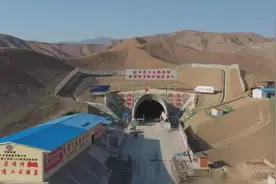 全线最长！兰张三四线铁路新乌鞘岭隧道全面贯通图片