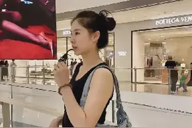 酷拽]中国女篮，王思雨，最新照，一个人逛商场图片