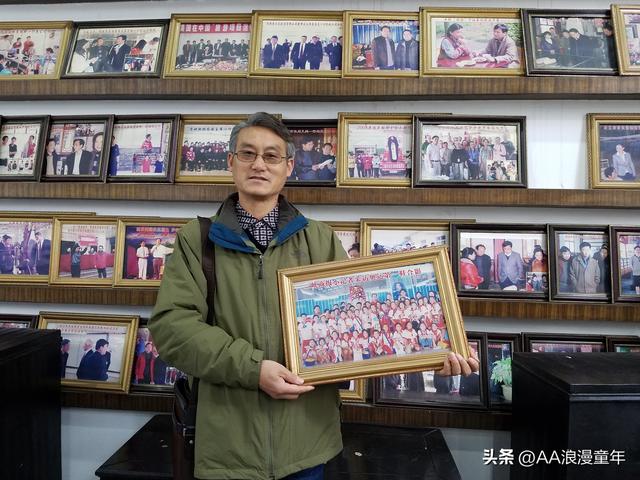 毛启国：12部手机 串起的27年亲情与人生