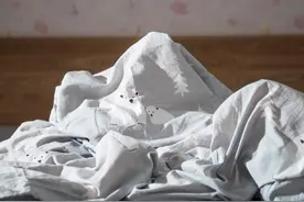 被子睡久有味道？教你一招，不用晒不用洗，干净又杀菌，赶紧试试图片