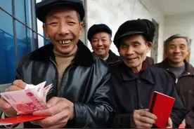 你敢相信吗？我国85%以上的家庭，是拿不出来10万块钱来的！图片