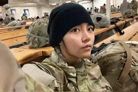 深圳女孩背叛祖国，放弃国籍到美国当兵，哭诉：还可以回中国吗？图片