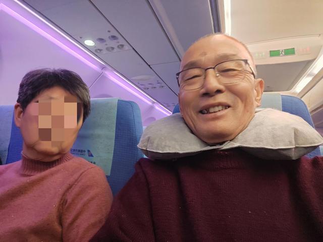 出游第一天，中午乘车去连云港，15时至午夜1时都是在飞机上渡过