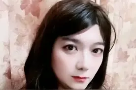 男扮女装# 变装男士的衣柜里，需要多少套女装？图片
