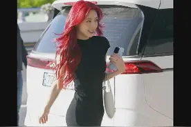 为什么韩国年轻人喜欢把头发染成黑色？图片