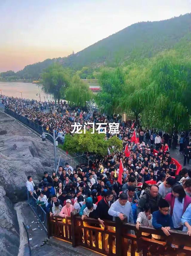 国庆23亿人出游：导航2小时堵成5小时，为啥大家还抢着出门？