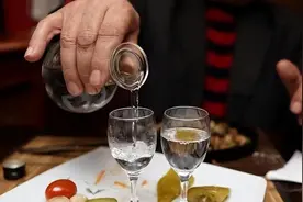 如果坚持一个月“滴酒不沾”，肝脏能变好吗？ 肝脏是...图片